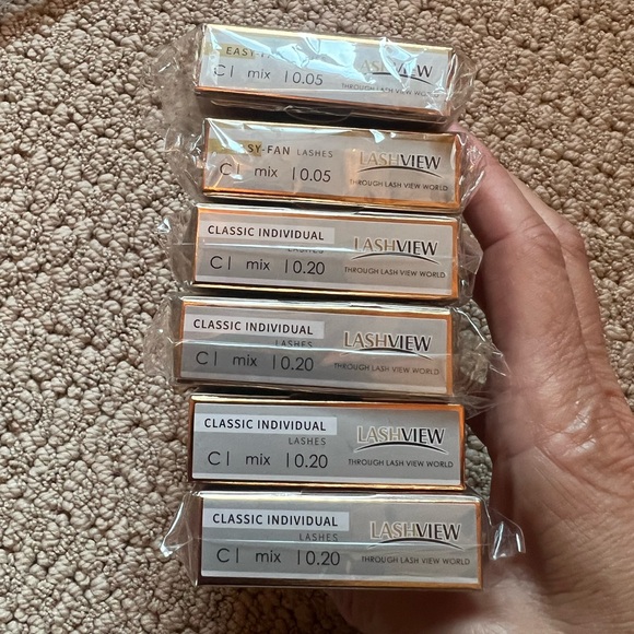 6 LASHVIEW Eyelash Extensions Classic Individuals - Picture 2 of 4